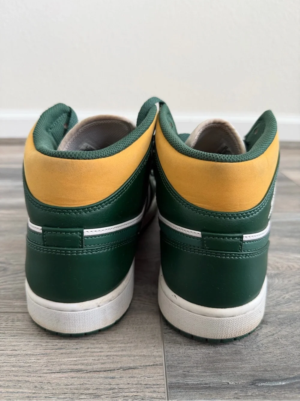 Nike Air Jordan 1 Mid 